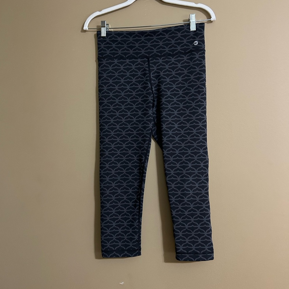 Vineyard Vines Black Whale Tail  Geometric Print Cropped Leggings